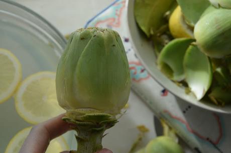 Carciofi alla giudea o alcachofas enteras fritas al estilo judeo-romano