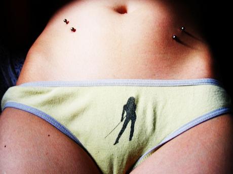 El piercing clítoris genital en las mujeres