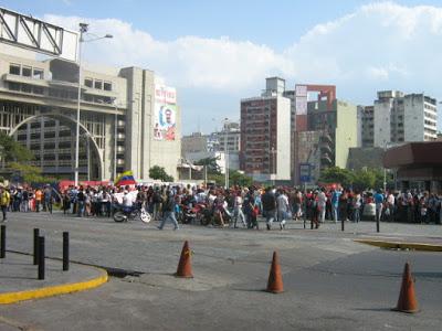 EL RECREO - LOS INQUILINOS DE CARACAS MARCHAN PACIFICAMENTE HACIA EL PALACIO DE MIRAFLORES EN DEFENSA DE LA LEY DE ARRENDAMIENTO