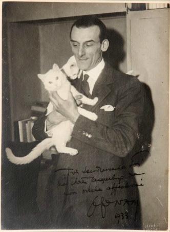 Jacques Nam con gatos