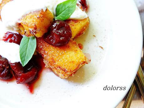 Torrijas de polenta con cerezas al coñac Torrijas de polenta con cerezas al coñac