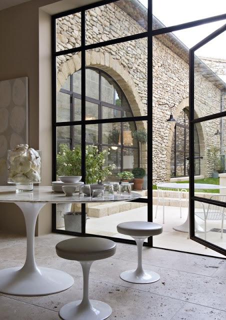 UN ANTIGUO MOLINO CONVERTIDO EN UN HOGAR DE DISEÑO UN ANTIGUO MOLINO CONVERTIDO EN UN HOGAR DE DISEÑO