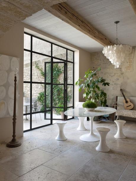 UN ANTIGUO MOLINO CONVERTIDO EN UN HOGAR DE DISEÑO UN ANTIGUO MOLINO CONVERTIDO EN UN HOGAR DE DISEÑO