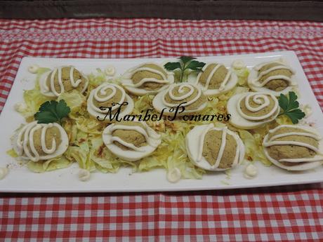 Huevos rellenos con mejillones en escabeche y surimi. Huevos rellenos con mejillones en escabeche y surimi.