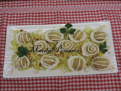 Huevos rellenos con mejillones en escabeche y surimi. Huevos rellenos con mejillones en escabeche y surimi.