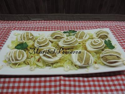 Huevos rellenos con mejillones en escabeche y surimi. Huevos rellenos con mejillones en escabeche y surimi.