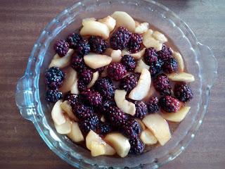 Crumble de Moras, Manzana y Lichas Crumble de Moras, Manzana y Lichas