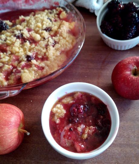 Crumble de Moras, Manzana y Lichas Crumble de Moras, Manzana y Lichas