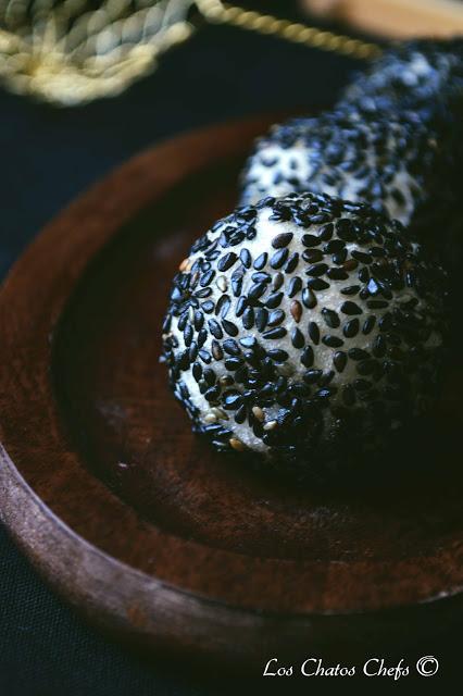 Goma dango con pasta de judía roja y plátano