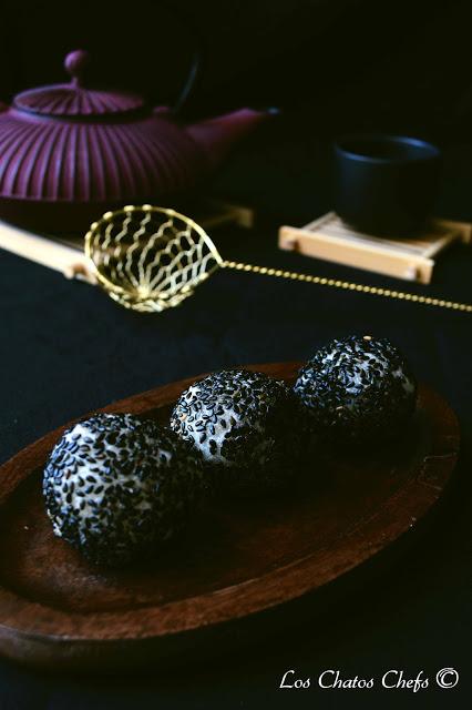 Goma dango con pasta de judía roja y plátano