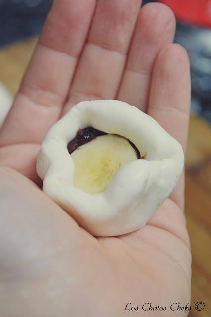 Goma dango con pasta de judía roja y plátano