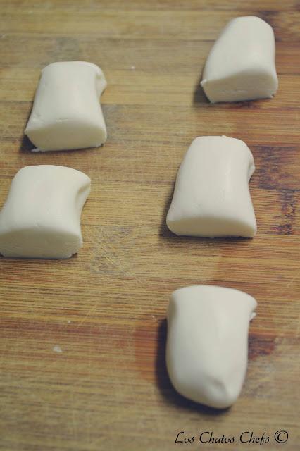 Goma dango con pasta de judía roja y plátano