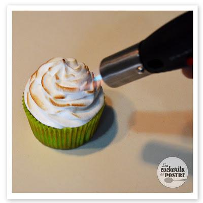 CUPCAKES DE LIMA-LIMON Y MERENGUE / MERINGUE, LIME AND LEMON CUPCAKES CUPCAKES DE LIMA-LIMON Y MERENGUE / MERINGUE, LIME AND LEMON CUPCAKES