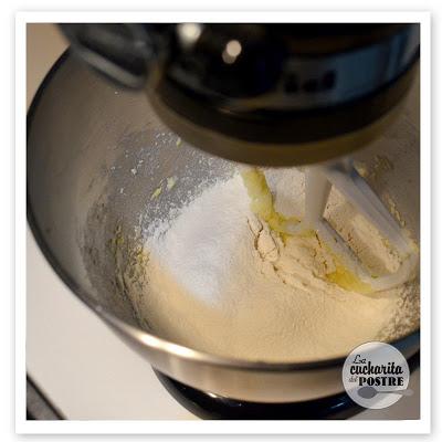 CUPCAKES DE LIMA-LIMON Y MERENGUE / MERINGUE, LIME AND LEMON CUPCAKES CUPCAKES DE LIMA-LIMON Y MERENGUE / MERINGUE, LIME AND LEMON CUPCAKES