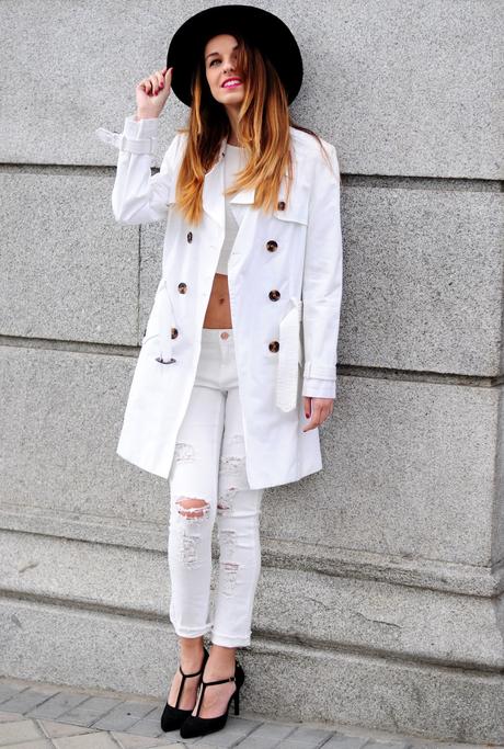 TOTAL WHITE LOOK