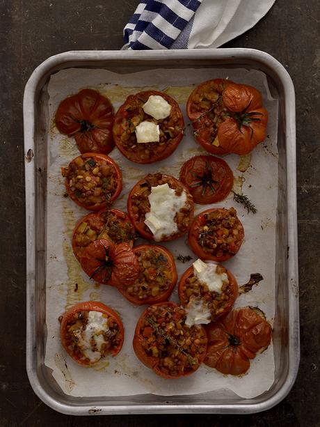 TOMATES RELLENOS DE LEGUMBRES TOMATES RELLENOS DE LEGUMBRES