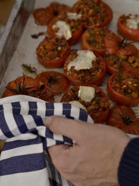 TOMATES RELLENOS DE LEGUMBRES TOMATES RELLENOS DE LEGUMBRES
