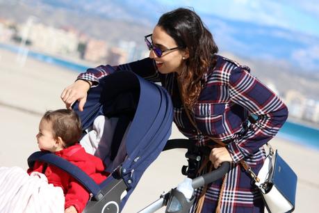 Mamá e hija vestidas igual 8.