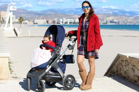 Mamá e hija vestidas igual 1.