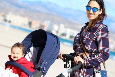 Mamá e hija vestidas igual 4.