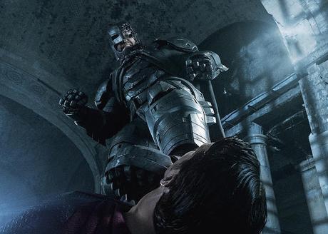 BATMAN PONE EN GRAVES APRIETOS A SUPERMAN EN LA NUEVA IMAGEN PROMOCIONAL DE BATMAN V SUPERMAN (AÑADIDO NUEVO CLIP)