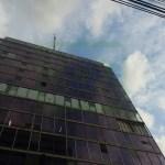 Fuertes vientos derriban árboles y postes en San Luis Potosí Fuertes vientos derriban árboles y postes en San Luis Potosí
