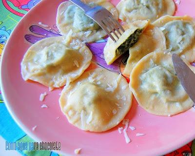 RAVIOLIS RELLENOS DE ESPINACAS Y QUESO CREMA.