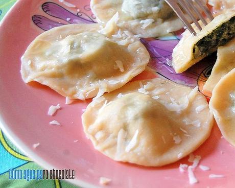 RAVIOLIS RELLENOS DE ESPINACAS Y QUESO CREMA.