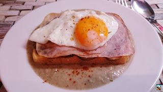 Crema de espárragos con tostada Crema de espárragos con tostada