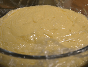 Crema pastelera casera y fácil de elaborar papel film