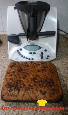 BIZCOCHO CON TROCITOS DE CHOCOLATE EN THERMOMIX BIZCOCHO CON TROCITOS DE CHOCOLATE EN THERMOMIX