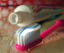 Sácale provecho a la crema dental. Sácale provecho a la crema dental.