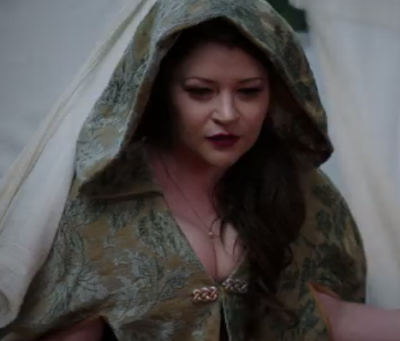 Bella (Emilie de Ravin)