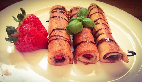 DIY-RECETA: ROLLITOS DE CHOCOLATE Y FRESAS DIY-RECETA: ROLLITOS DE CHOCOLATE Y FRESAS