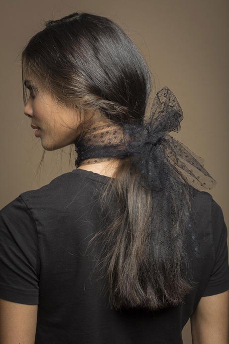 Hairstyle casual e informal, las coletas se confirman el recogido it del 2016 Coleta con complementos - Justicia Ruano FW16