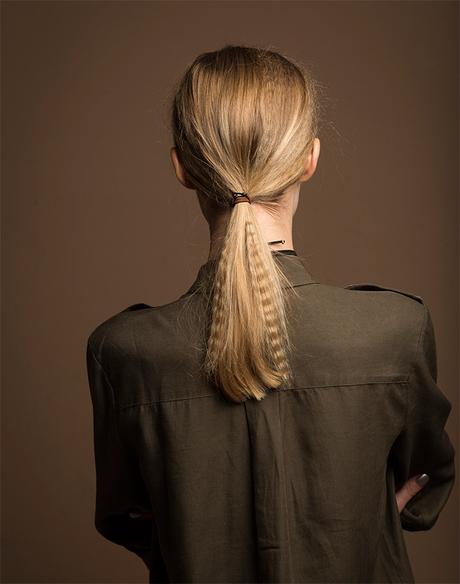 Hairstyle casual e informal, las coletas se confirman el recogido it del 2016 Coleta baja con frisado - Yerse FW16