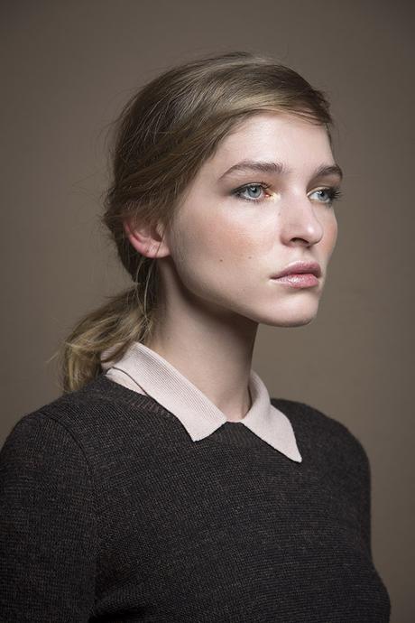 Hairstyle casual e informal, las coletas se confirman el recogido it del 2016 Coleta baja con textura - Escorpion FW16
