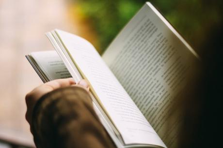 Reading Los beneficios cognitivos de leer poesía