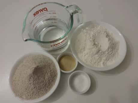 PAIN DE LA SEMAINE: PAIN À LA FARINE DE SEIGLE / BREAD OF THE WEEK: RYE BREAD / PAN DE LA SEMANA: PAN DE CENTENO / خبز الاسبوع: خبز الشيلم image