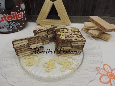 Mini tarta huesitos con barquillos de nata y chocolate con cobertura de nutella. Mini tarta huesitos con barquillos de nata y chocolate con cobertura de nutella.