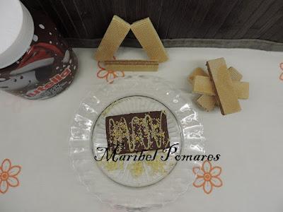 Mini tarta huesitos con barquillos de nata y chocolate con cobertura de nutella. Mini tarta huesitos con barquillos de nata y chocolate con cobertura de nutella.