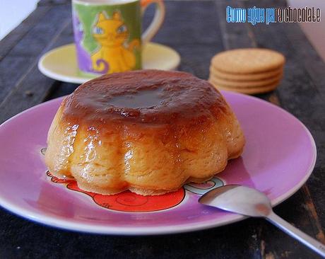 FLAN DE GALLETAS EN EL MICROONDAS.