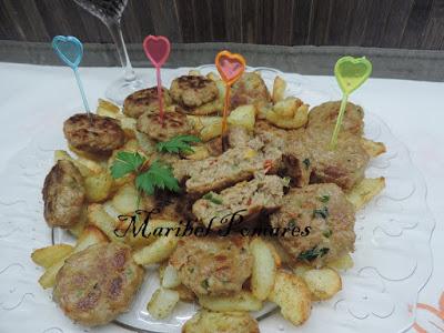 Mini hamburguesas con patatas asadas en gajos. Mini hamburguesas con patatas asadas en gajos.