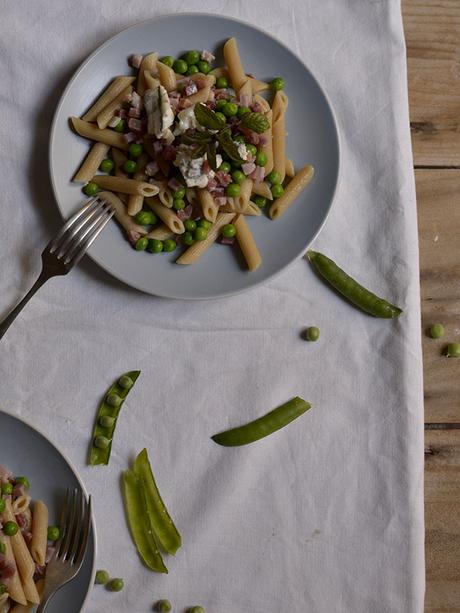 PASTA CON JAMÓN, GUISANTES Y GORGONZOLA PASTA CON JAMÓN, GUISANTES Y GORGONZOLA