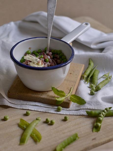 PASTA CON JAMÓN, GUISANTES Y GORGONZOLA PASTA CON JAMÓN, GUISANTES Y GORGONZOLA