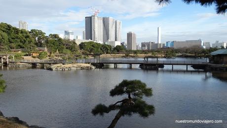 Tokio; los jardines Hamarikyu y los sótanos de la estación de Tokio