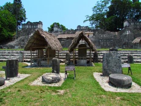 La Plaza Grande de la ciudad maya de Tikal. Guatemala La Plaza Grande de la ciudad maya de Tikal. Guatemala