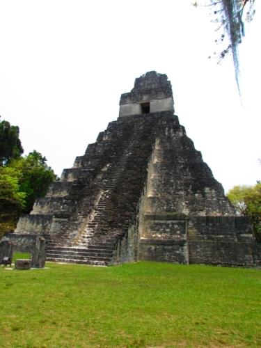 La Plaza Grande de la ciudad maya de Tikal. Guatemala La Plaza Grande de la ciudad maya de Tikal. Guatemala