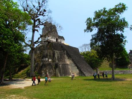 La Plaza Grande de la ciudad maya de Tikal. Guatemala La Plaza Grande de la ciudad maya de Tikal. Guatemala