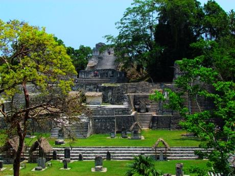 La Plaza Grande de la ciudad maya de Tikal. Guatemala La Plaza Grande de la ciudad maya de Tikal. Guatemala